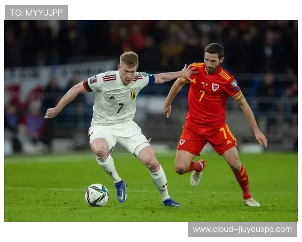 艾伦·汉森在利物浦英超夺冠庆典中担任颁奖嘉宾，艾伦vs埃森